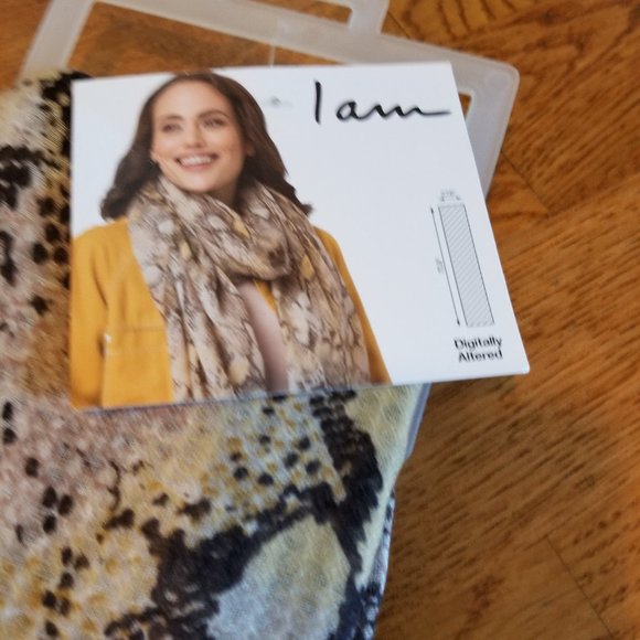 Animal print lightweight scarf - Picture 2 of 3